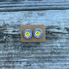 Load image into Gallery viewer, Smiley Face Earrings