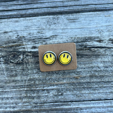 Load image into Gallery viewer, Smiley Face Earrings