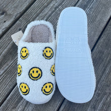 Load image into Gallery viewer, Smiley Slippers
