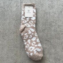 Load image into Gallery viewer, Leopard Print Fuzzy Socks
