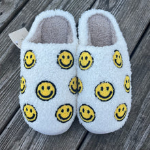 Load image into Gallery viewer, Smiley Slippers
