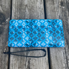 Load image into Gallery viewer, Blue Aztec Wristlet
