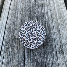 Load image into Gallery viewer, Leopard Print Phone Grip
