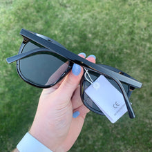 Load image into Gallery viewer, Black Oversized Sunglasses
